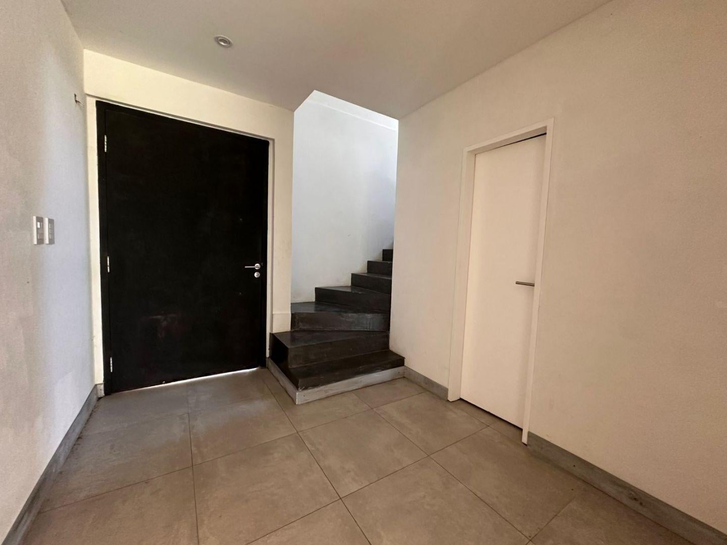 Foto de Casa 5 Ambientes en 2 Plantas sobre Lote de 700 m² - Suite, Terraza y, imagen 3