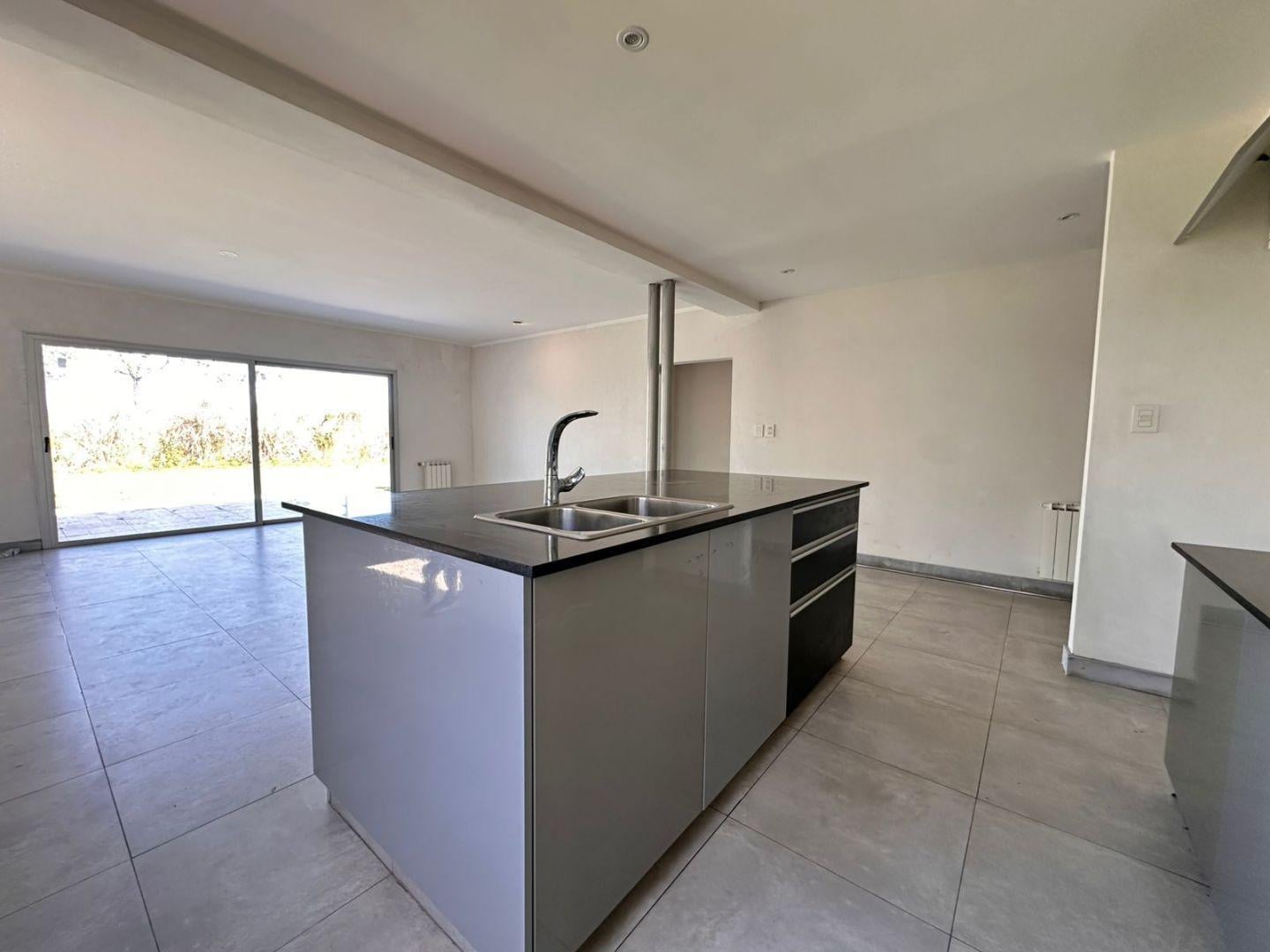 Foto de Casa 5 Ambientes en 2 Plantas sobre Lote de 700 m² - Suite, Terraza y, imagen 1