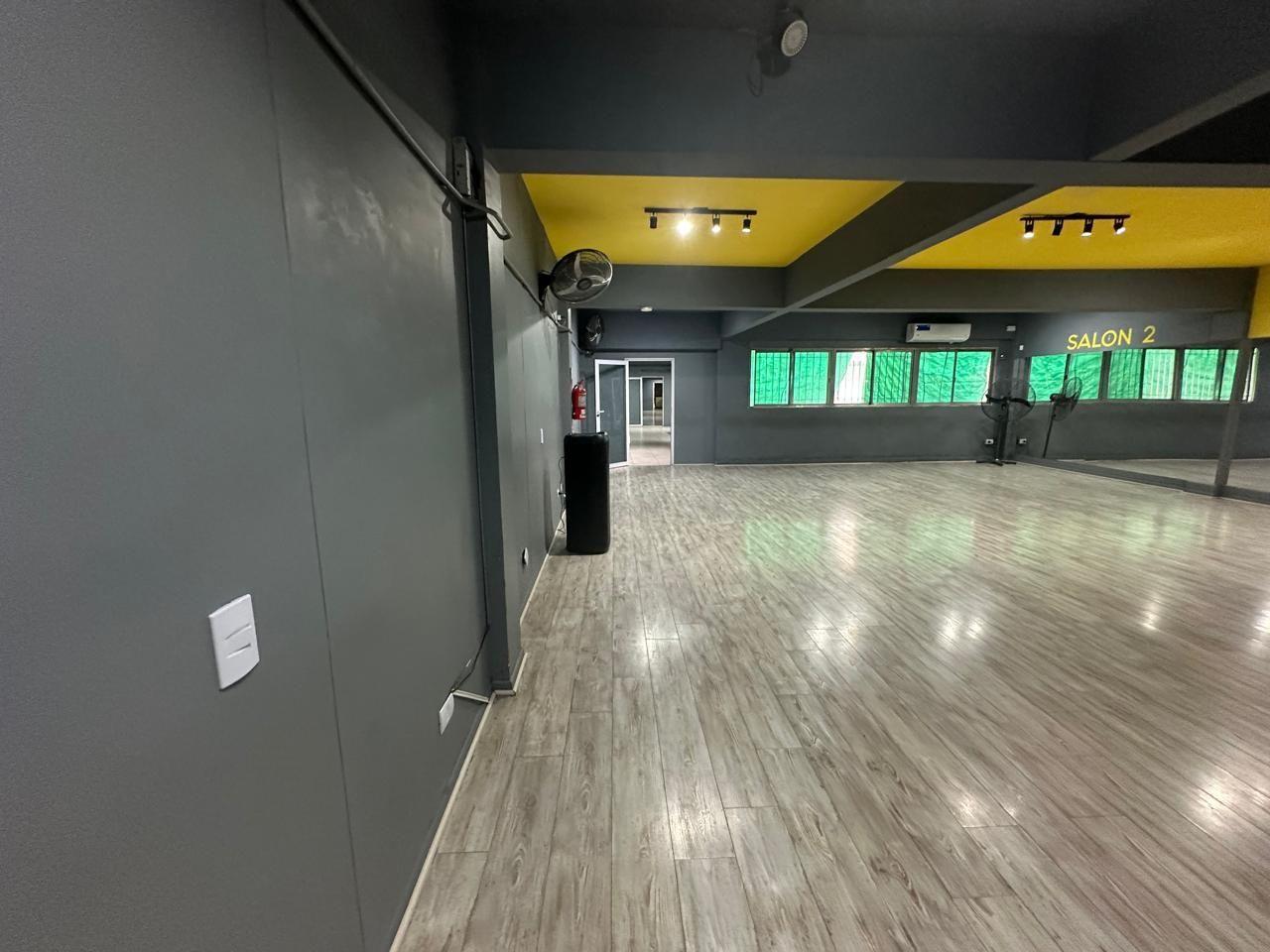 Foto de LOCAL COMERCIAL 361m2 - CON 6 COCHERAS, imagen 2