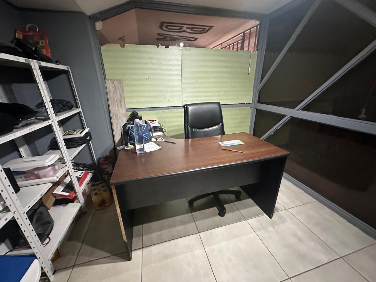 Foto de LOCAL COMERCIAL 361m2 - CON 6 COCHERAS, imagen 4