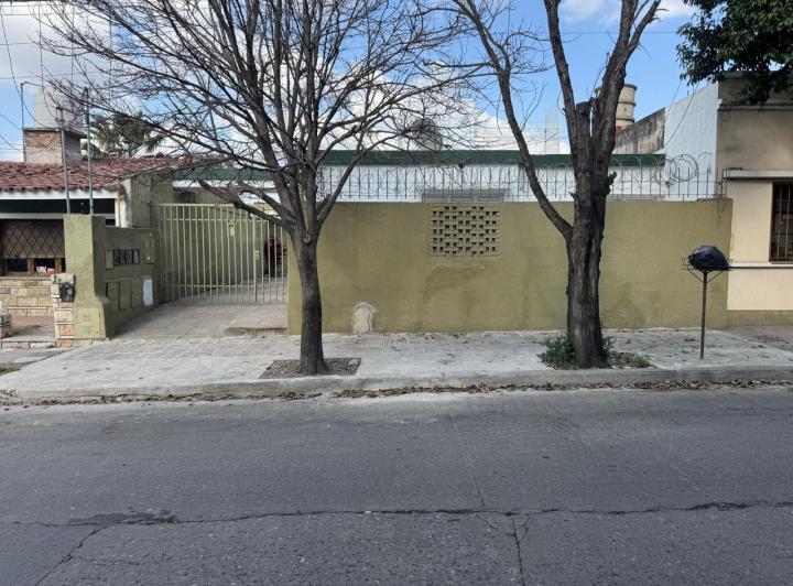 Alquiler departamento de dos dormitorios con patio Barrio Alto Alberdi 1