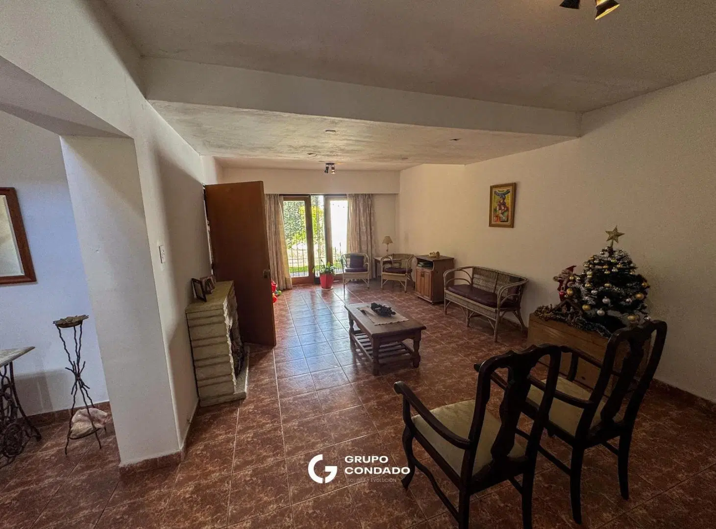 VENDO EXCELENTE CASA EN BARRIO URCA 5