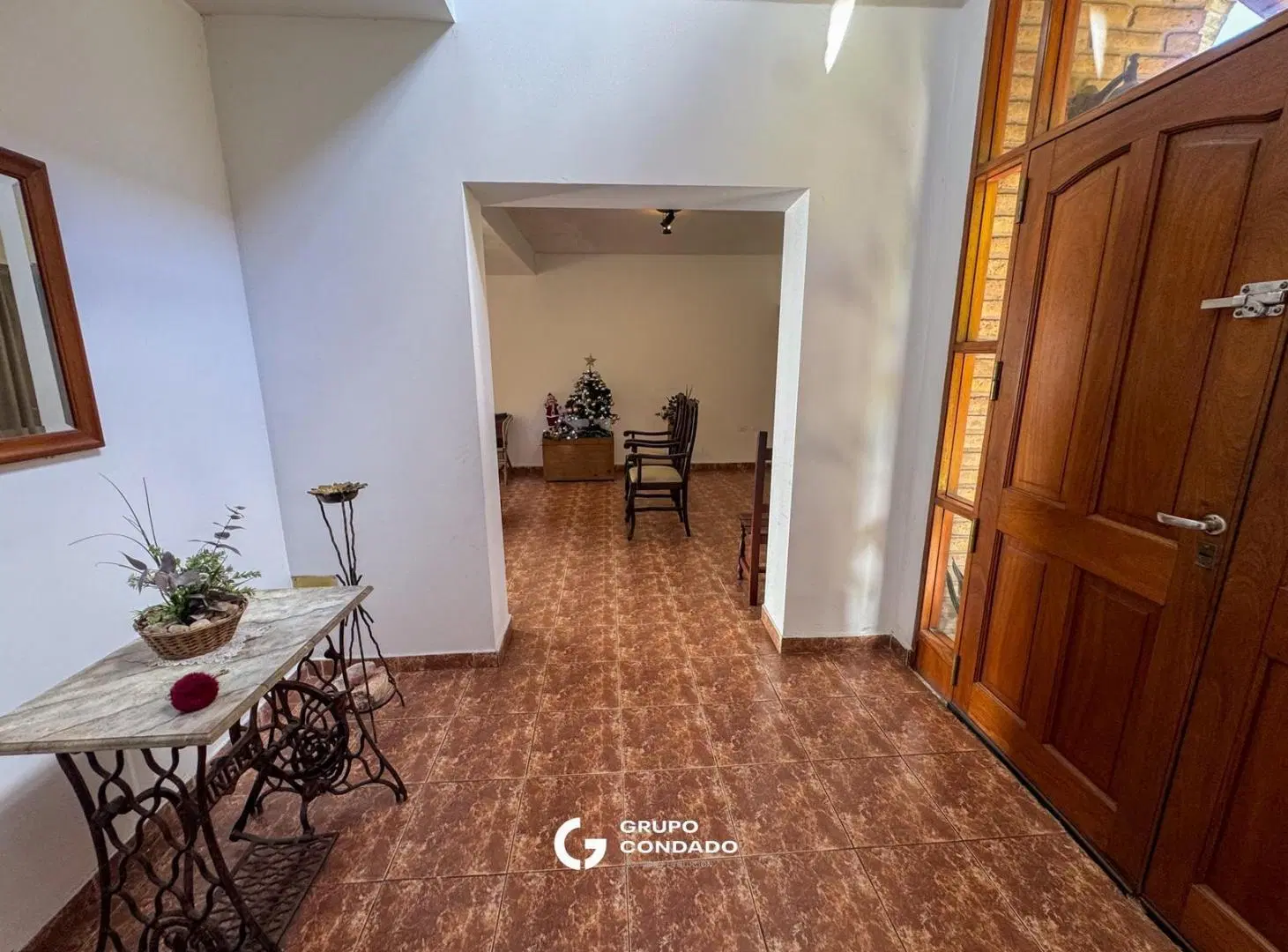 VENDO EXCELENTE CASA EN BARRIO URCA 4