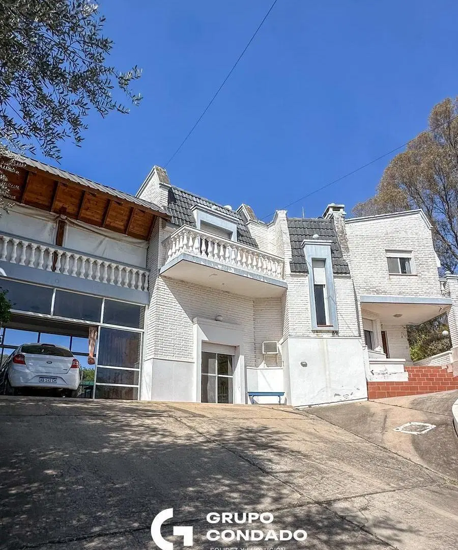 Vendo propiedad con imponentes vistas ! Ubicada a solo 3 cuadras del centro de la localidad! 2