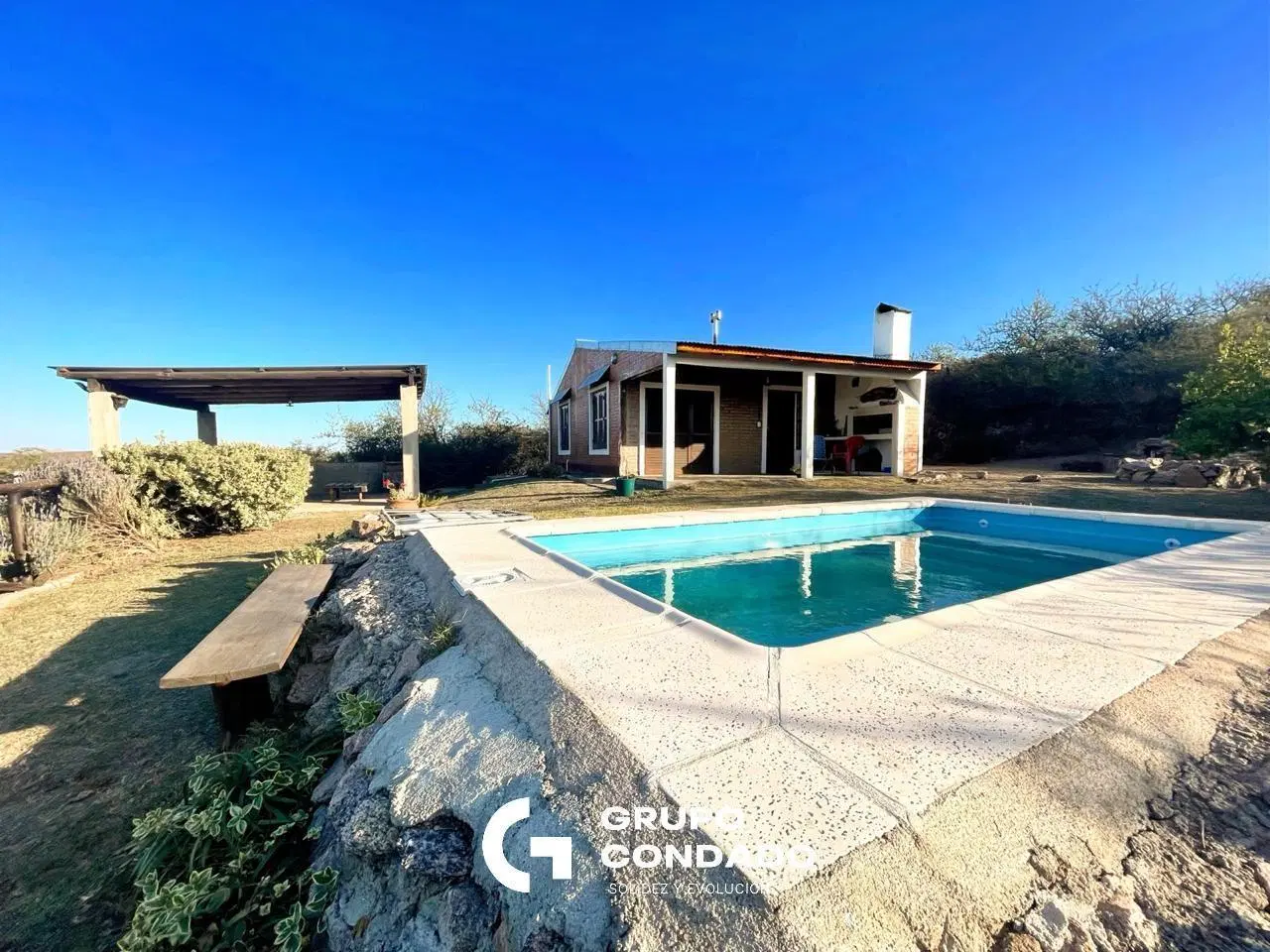 Casa en venta! APTA CREDITO! Ubicada en Las Vertientes de La Granja! 2