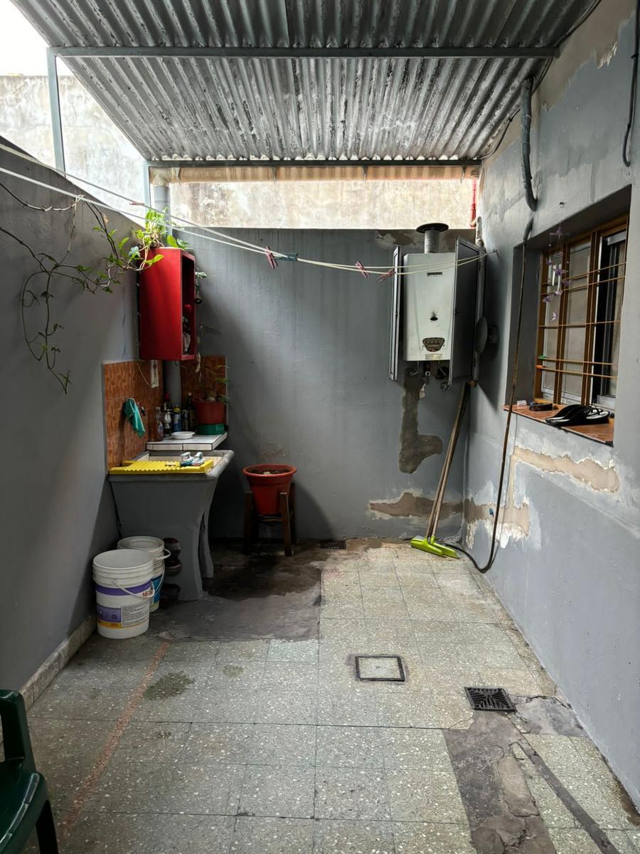 Casa en Salta al 200 Entre Bustamante y Sto Cabral- Lanús este