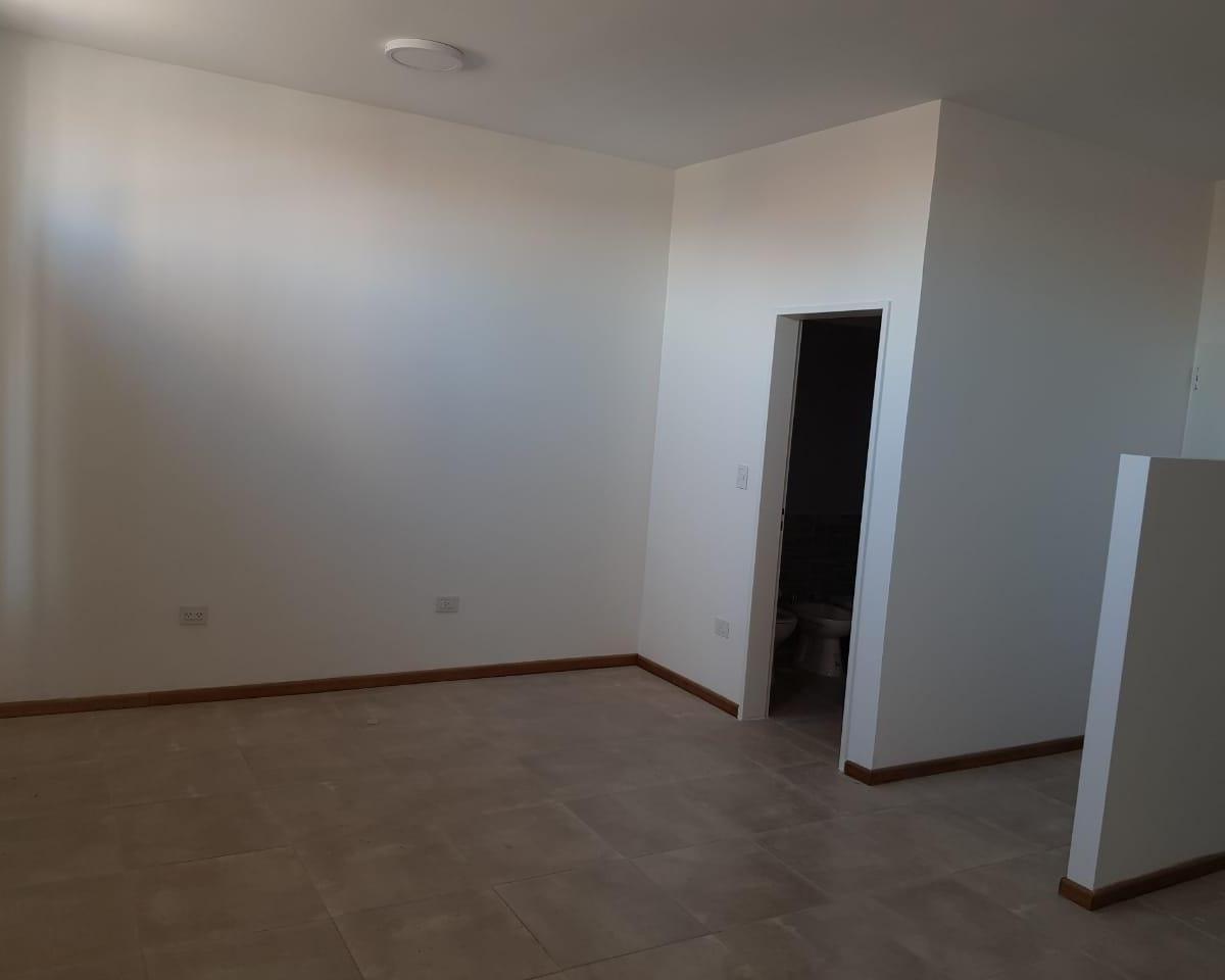Departamento Dos Ambientes en Av H. Yrigoyen 3