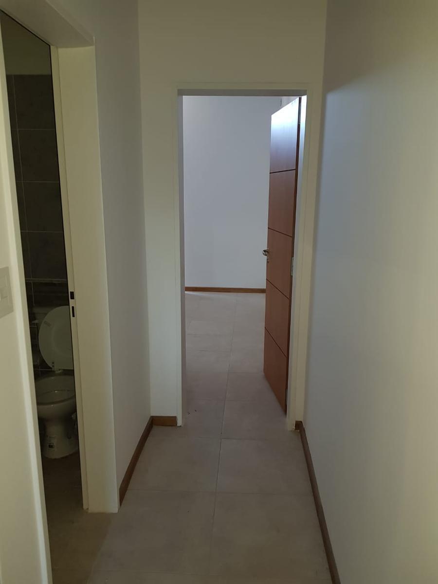 Departamento dos ambientes en Av. H. yrigoyen al 2200