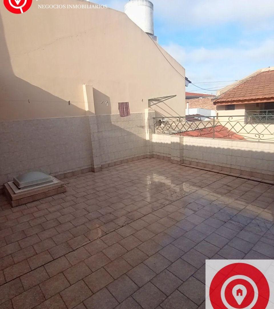 Foto de Casa en venta c/ cochera en Lanús Oeste, imagen 1
