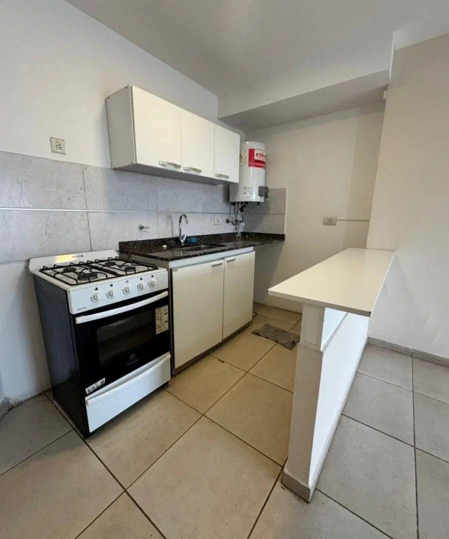 SE ALQUILA SEMIPISO DE 2 HABS EN BARRIO ALTO ABERDI 2