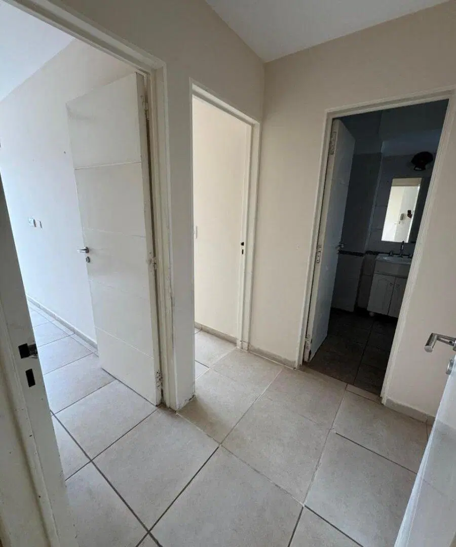 SE ALQUILA SEMIPISO DE 2 HABS EN BARRIO ALTO ABERDI 4