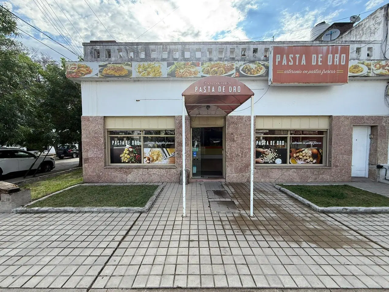 SE ALQUILA LOCAL COMERCIAL 80M SOBRE AV RICHIERI B JARDIN 3