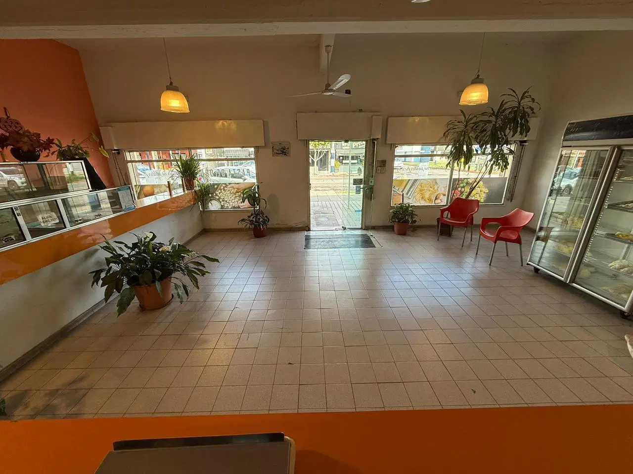 SE ALQUILA LOCAL COMERCIAL 80M SOBRE AV RICHIERI B JARDIN 5