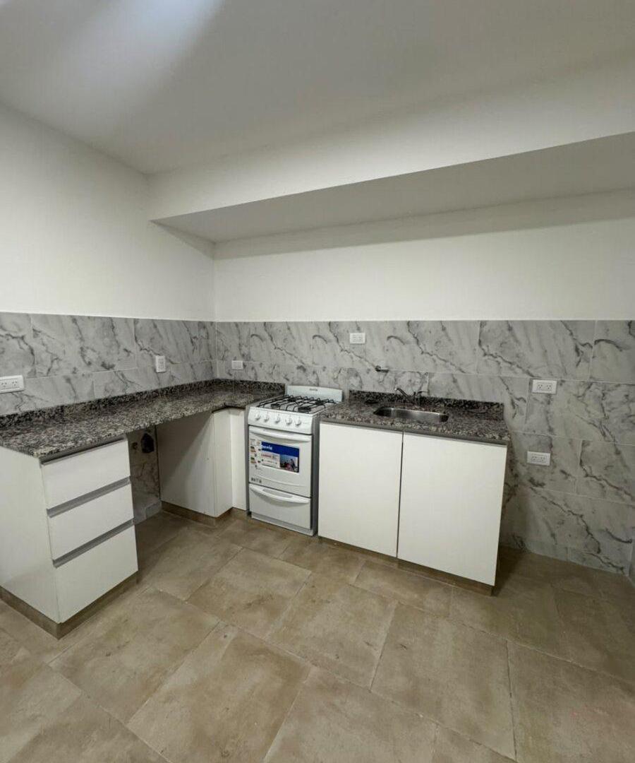 Foto de SE ALQUILA DPTO 1 DORM Y ESCRITORIO A 600 MTS NUEVOCENTRO!!, imagen 3