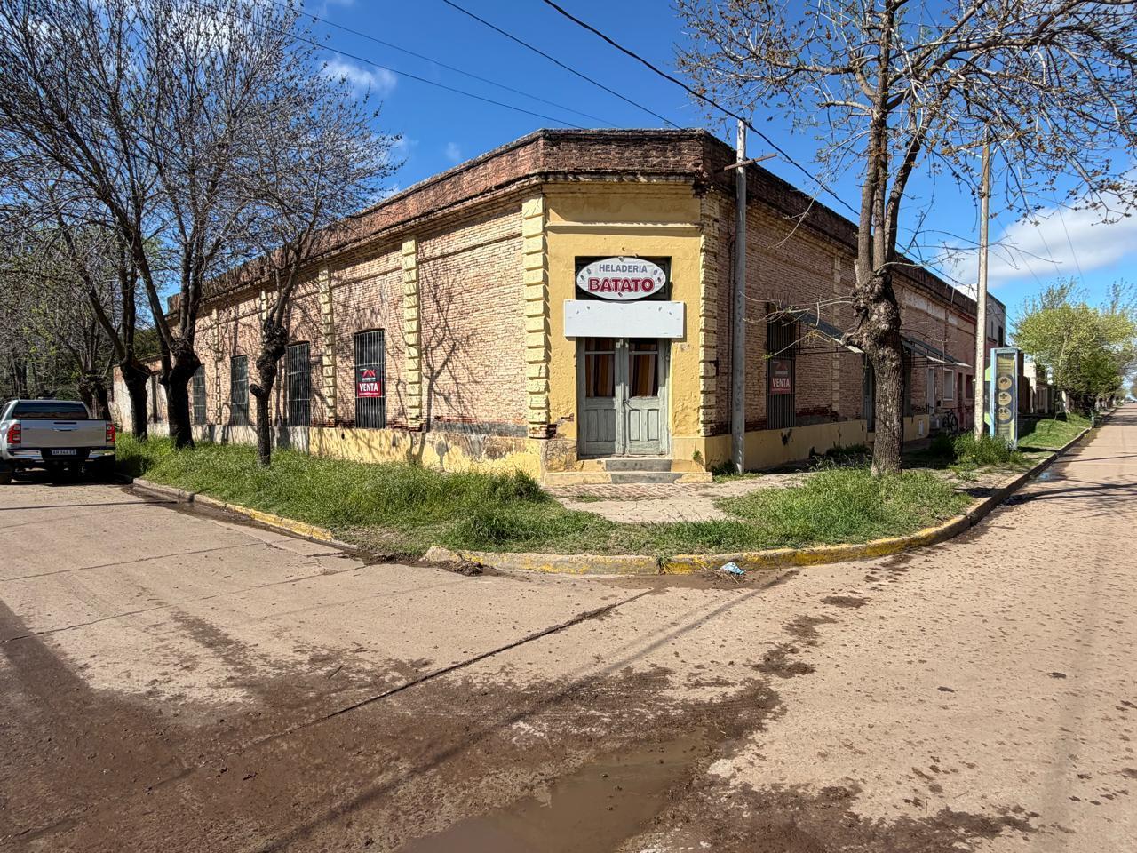 Foto de Casa antigua en Venta a reciclar en Agustín Roca, Junín (B), imagen 1