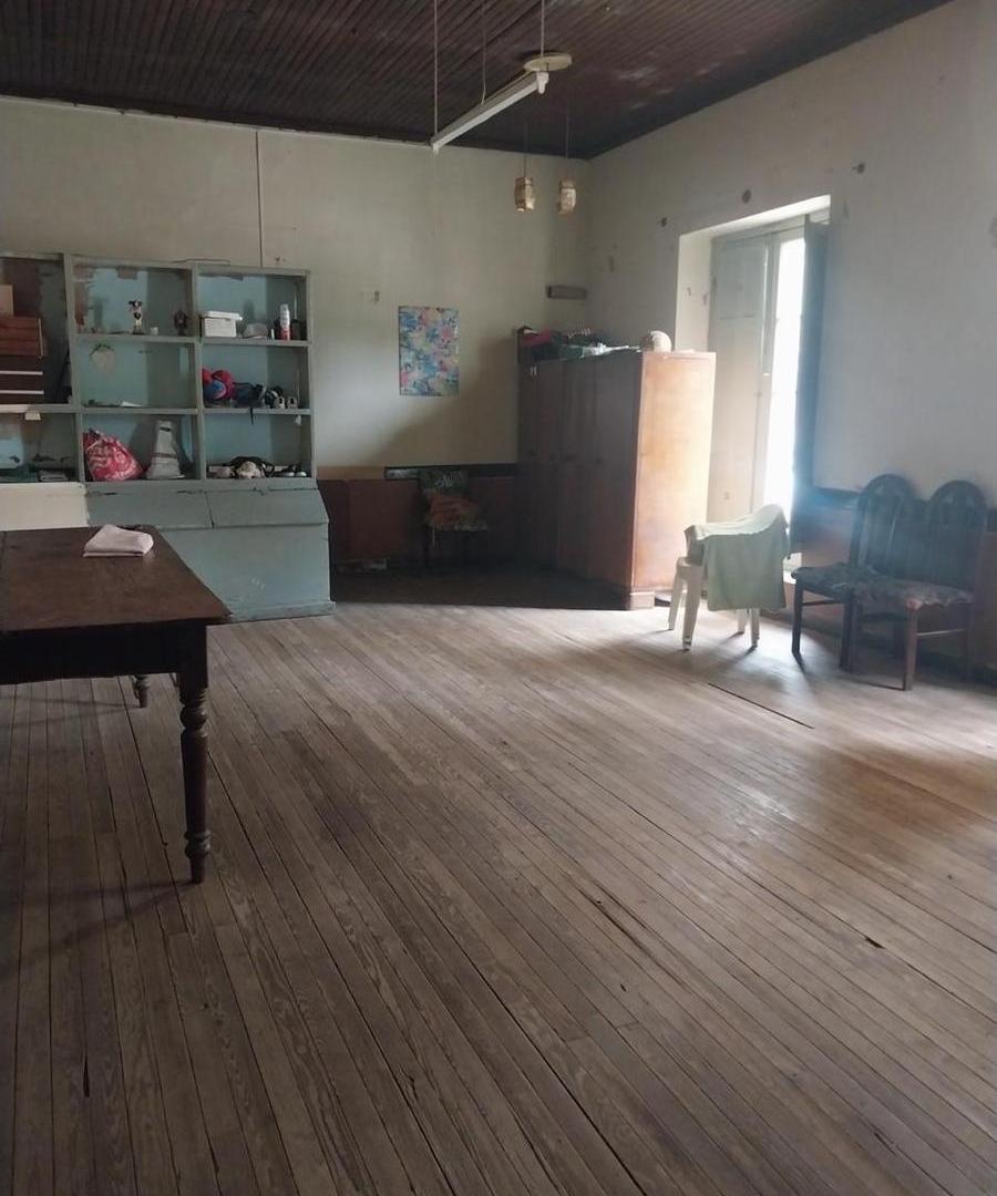 Foto de Casa antigua en Venta a reciclar en Agustín Roca, Junín (B), imagen 2