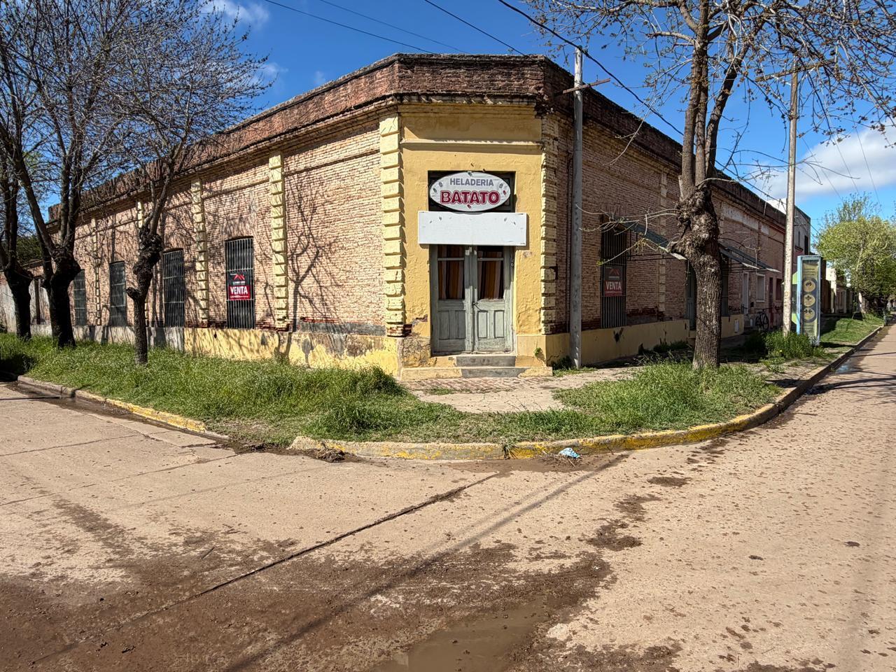 Foto de Casa antigua en Venta a reciclar en Agustín Roca, Junín (B), imagen 5