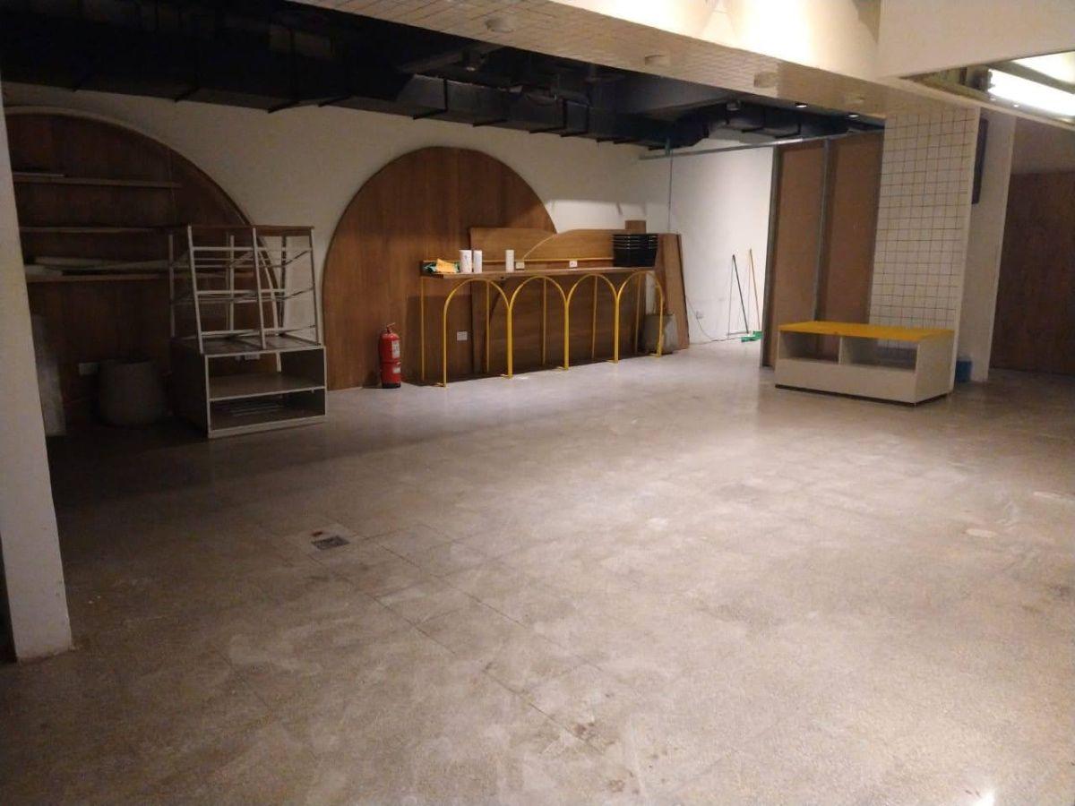 Foto de 300m2 en pleno centro comercial distribuido en 2 plantas, imagen 3