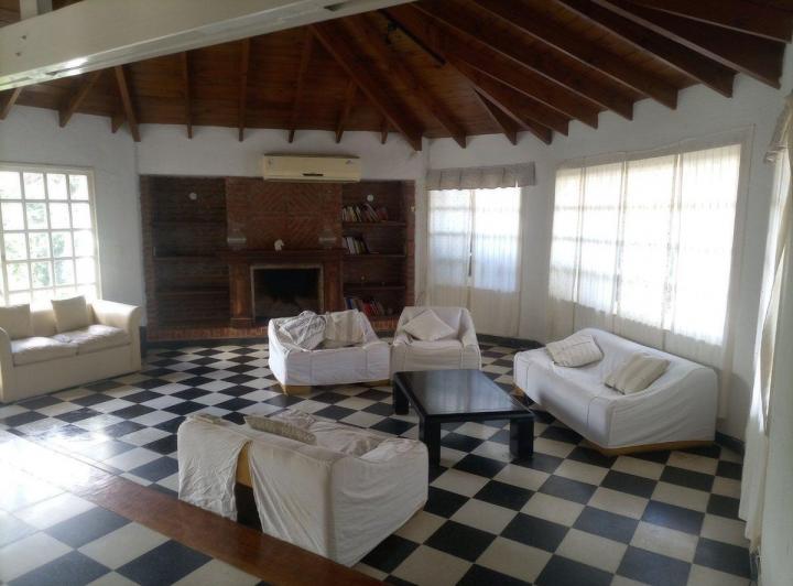 CASA EN ALQUILER EN CANNING CON PISCINA 2