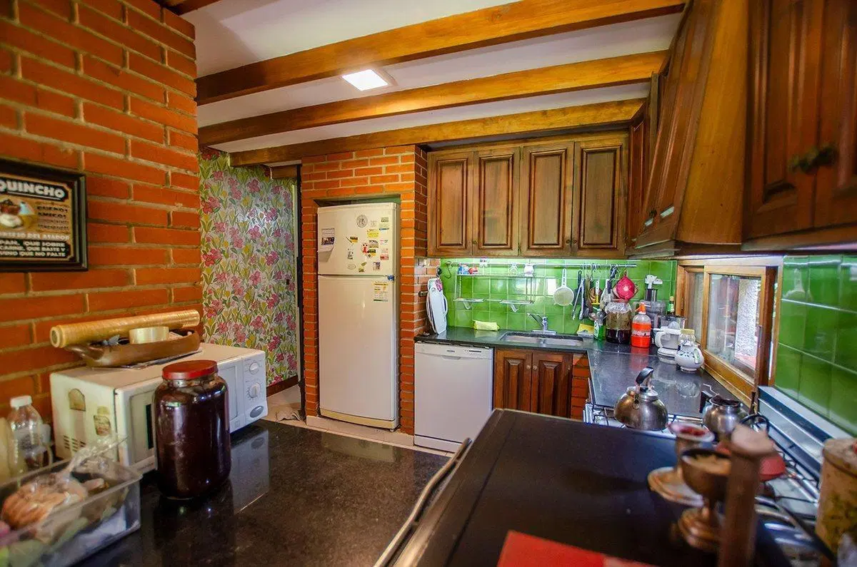 CHALET INGLES EN VENTA EN ADROGUE DE CATEGORIA 5