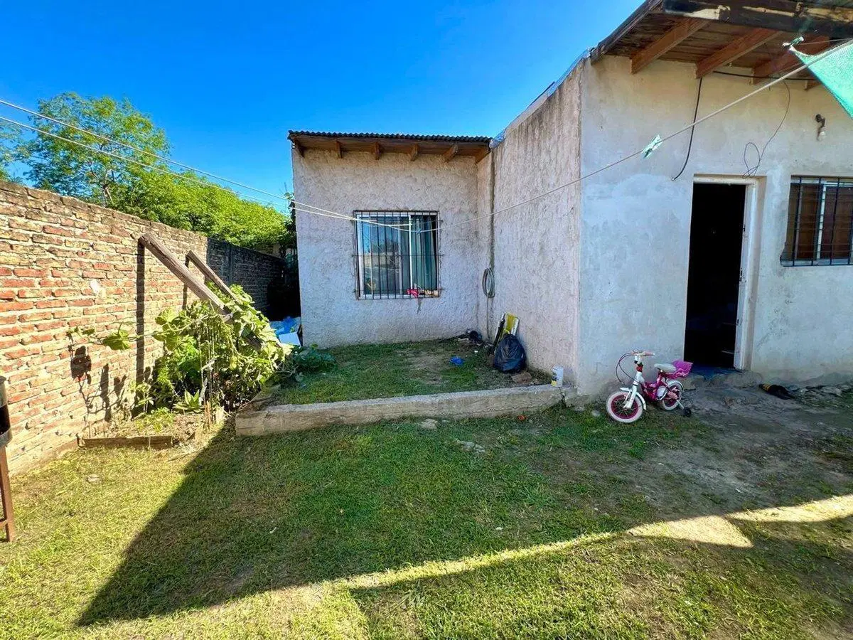 CASA EN VENTA EN GLEW CON AMPLIO TERRENO 3