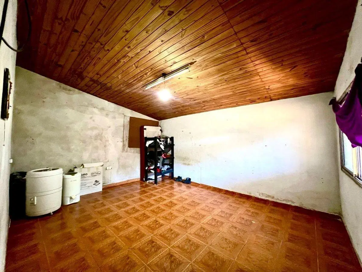 CASA EN VENTA EN GLEW CON AMPLIO TERRENO 2