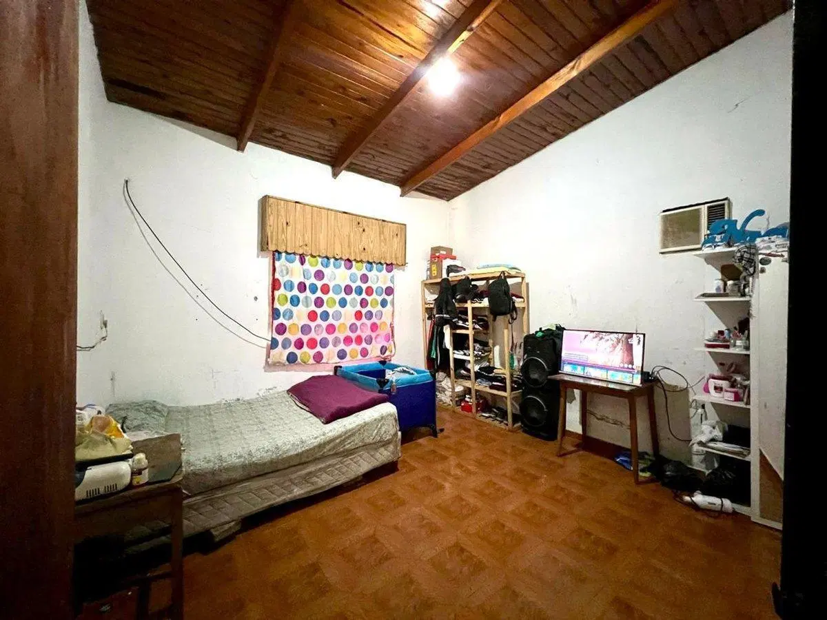 CASA EN VENTA EN GLEW CON AMPLIO TERRENO 4