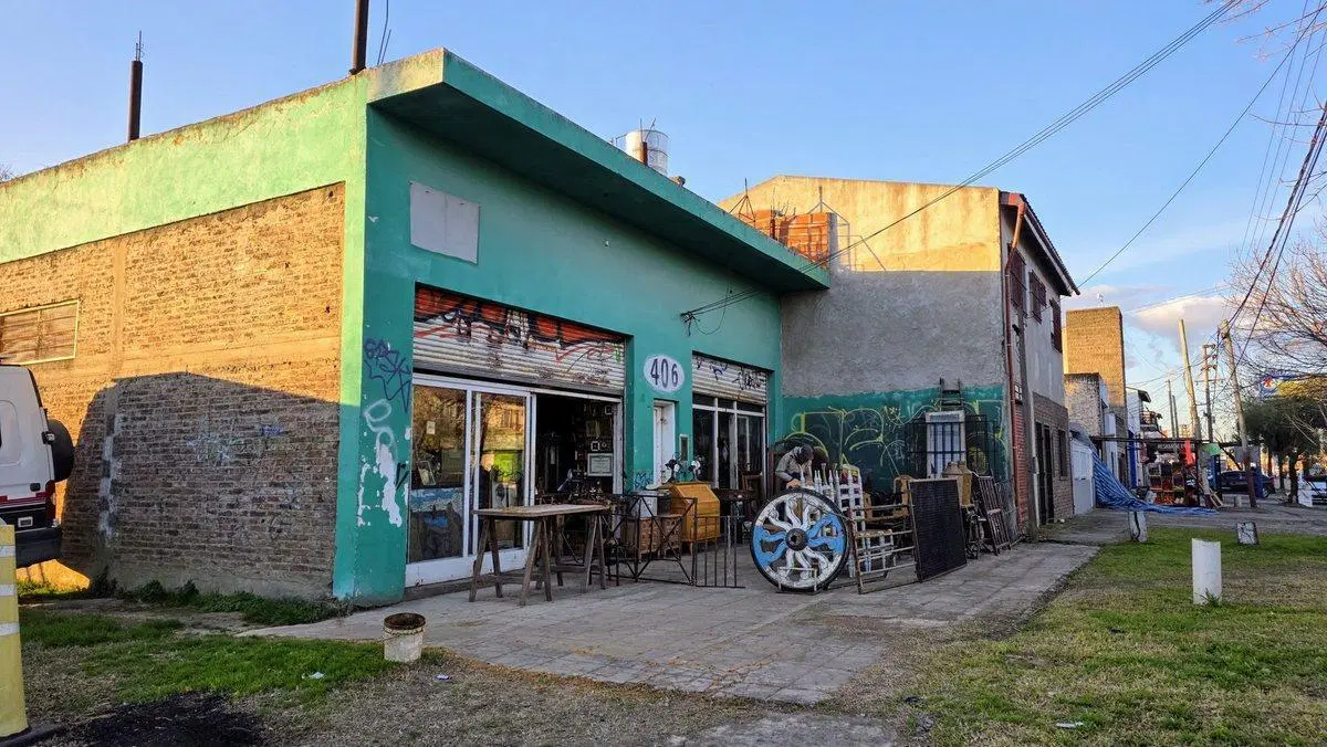 LOCAL EN VENTA EN MONTE GRANDE CON CASA 2AMB 3