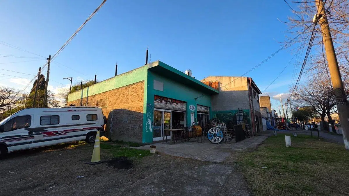LOCAL EN VENTA EN MONTE GRANDE CON CASA 2AMB 5
