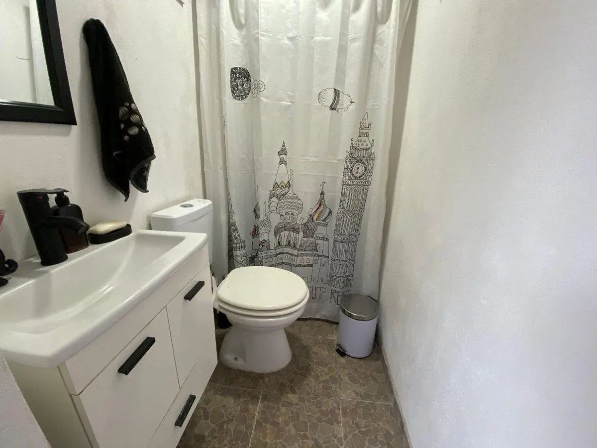 CASA EN VENTA LONGCHAMPS 4 AMBIENTES 4