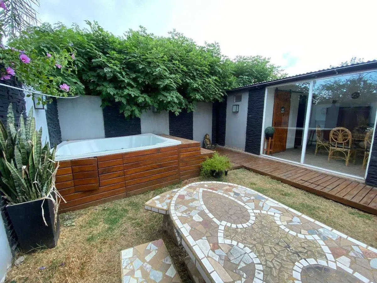 CASA EN VENTA LONGCHAMPS 4 AMBIENTES 5
