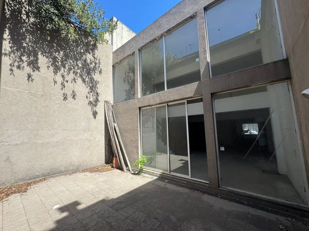 LOCAL EN VENTA PARQUE PATRICIOS AV ENTRE RIOS 4