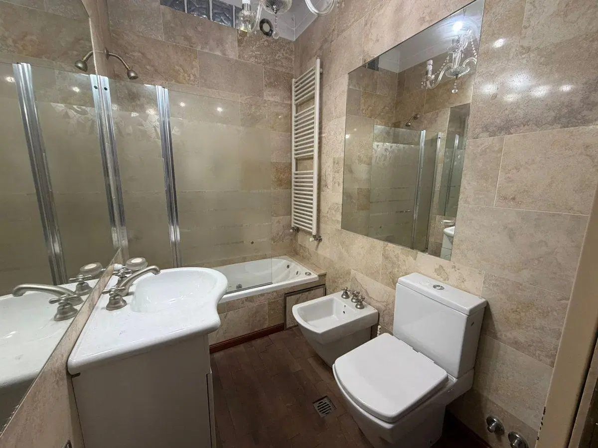 CASA EN VENTA BURZACO CON COCHERA 4