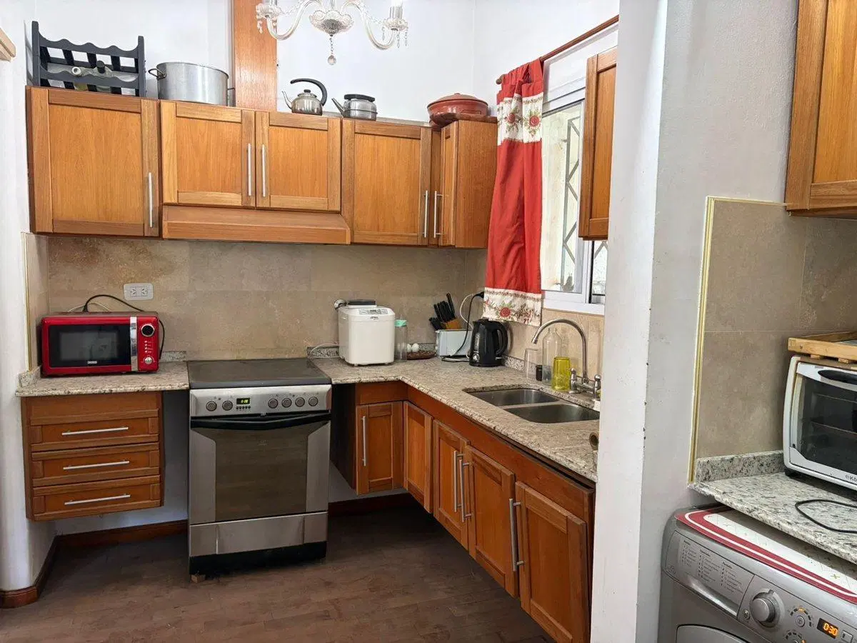 CASA EN VENTA BURZACO CON COCHERA 2