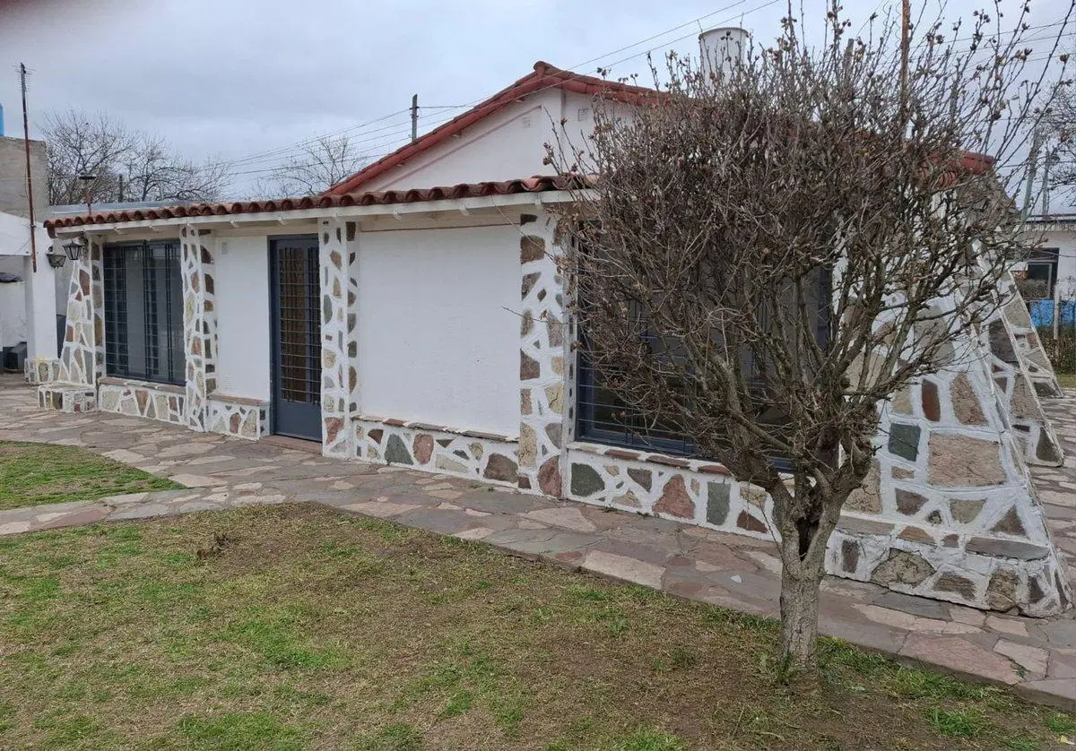 CASA EN VENTA  EN MARIANO ACOSTA, PDO. MERLO. 2
