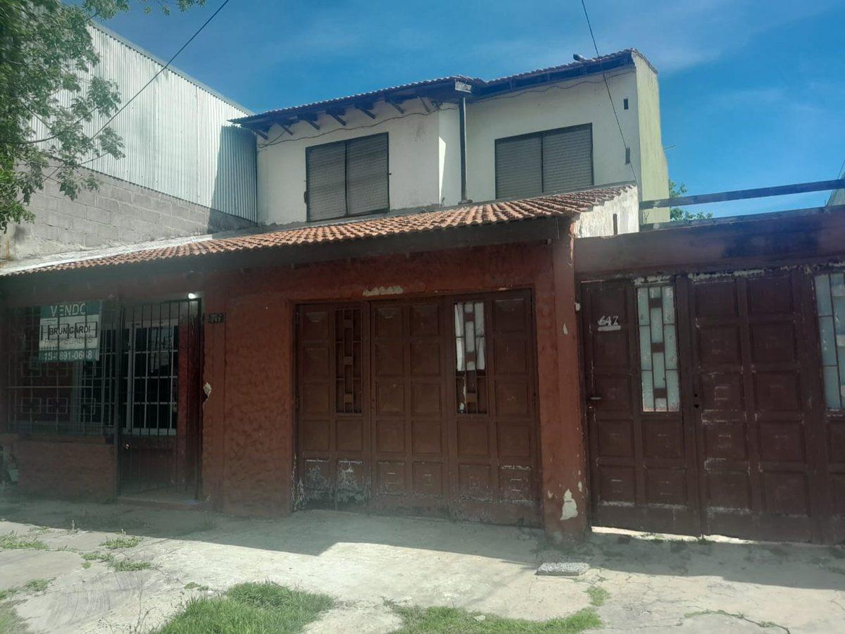 PH 2 PLANTAS DE 4 AMB. + COCHERA VENTA TEMPERLEY