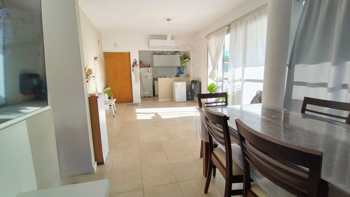 Foto de VENTA DEPARTAMENTO EN PRIMER PISO C/ BALCON GRANDE, imagen 2