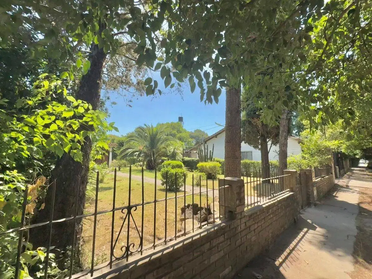 VENTA DE CASA EN EZEIZA CON EXCELENTE UBICACION 2