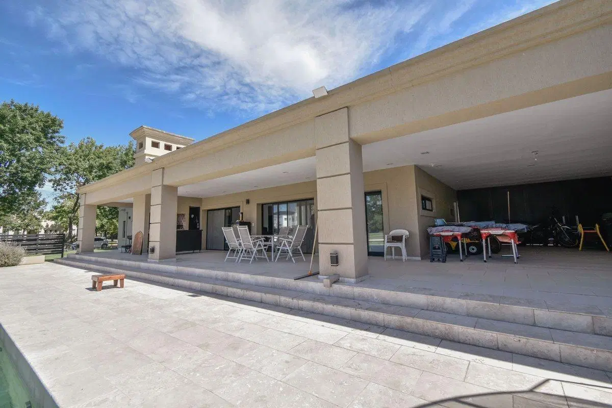 CASA EN VENTA FINCAS CHACRAS APTA CREDITO PILETA 3