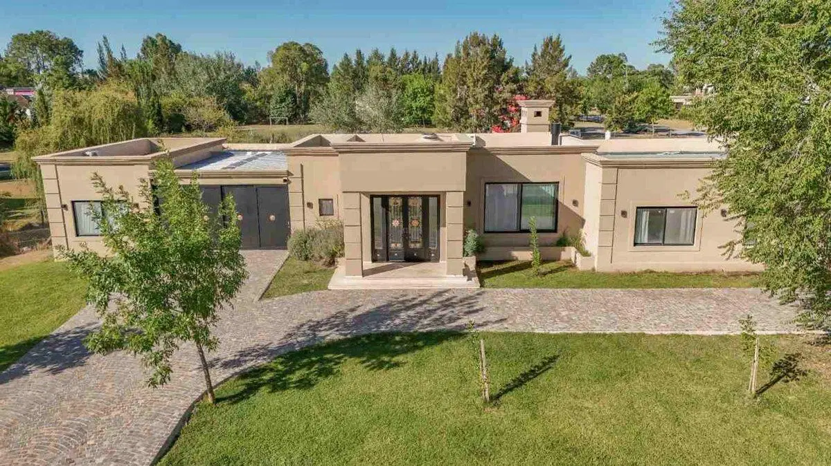 CASA EN VENTA FINCAS CHACRAS APTA CREDITO PILETA 2