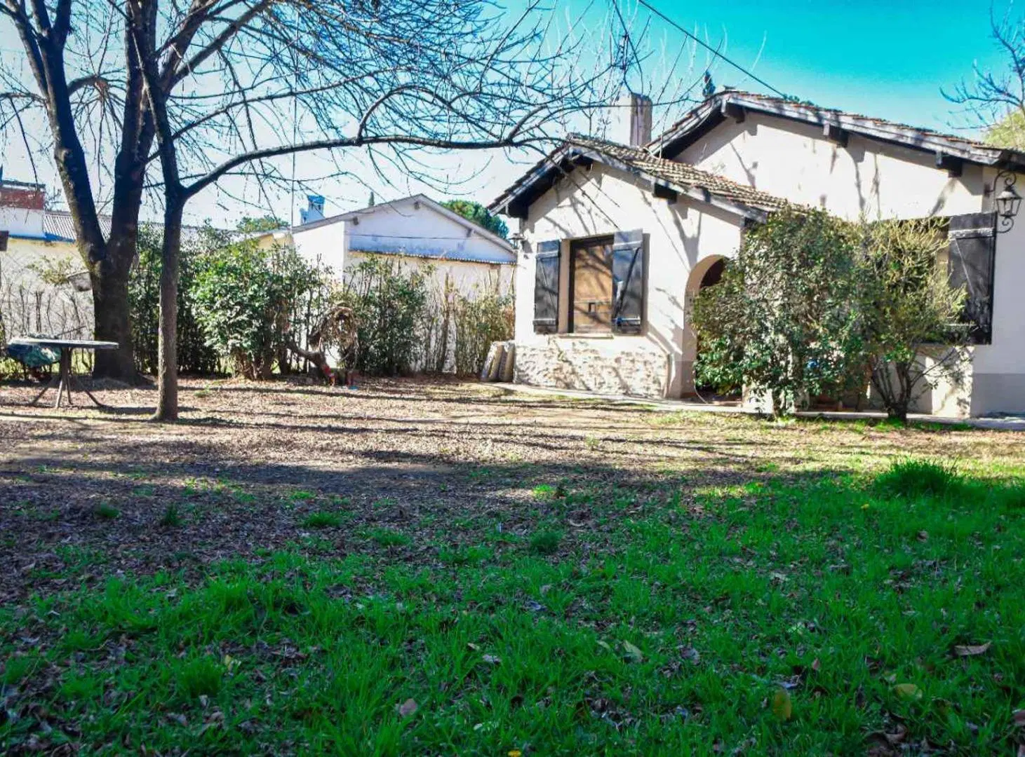 CASA EN VENTA EN CARLOS SPEGAZZINI 3
