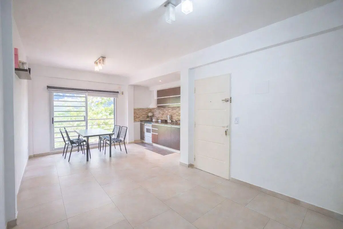 DEPARTAMENTO VENTA 2 AMBIENTES y BALCÓN BANFIELD 5