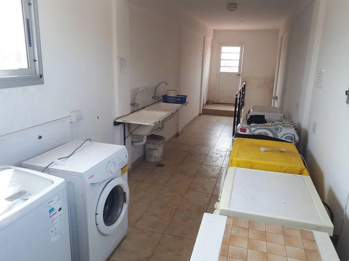 DEPARTAMENTO VENTA 2 AMBIENTES y BALCÓN BANFIELD 4