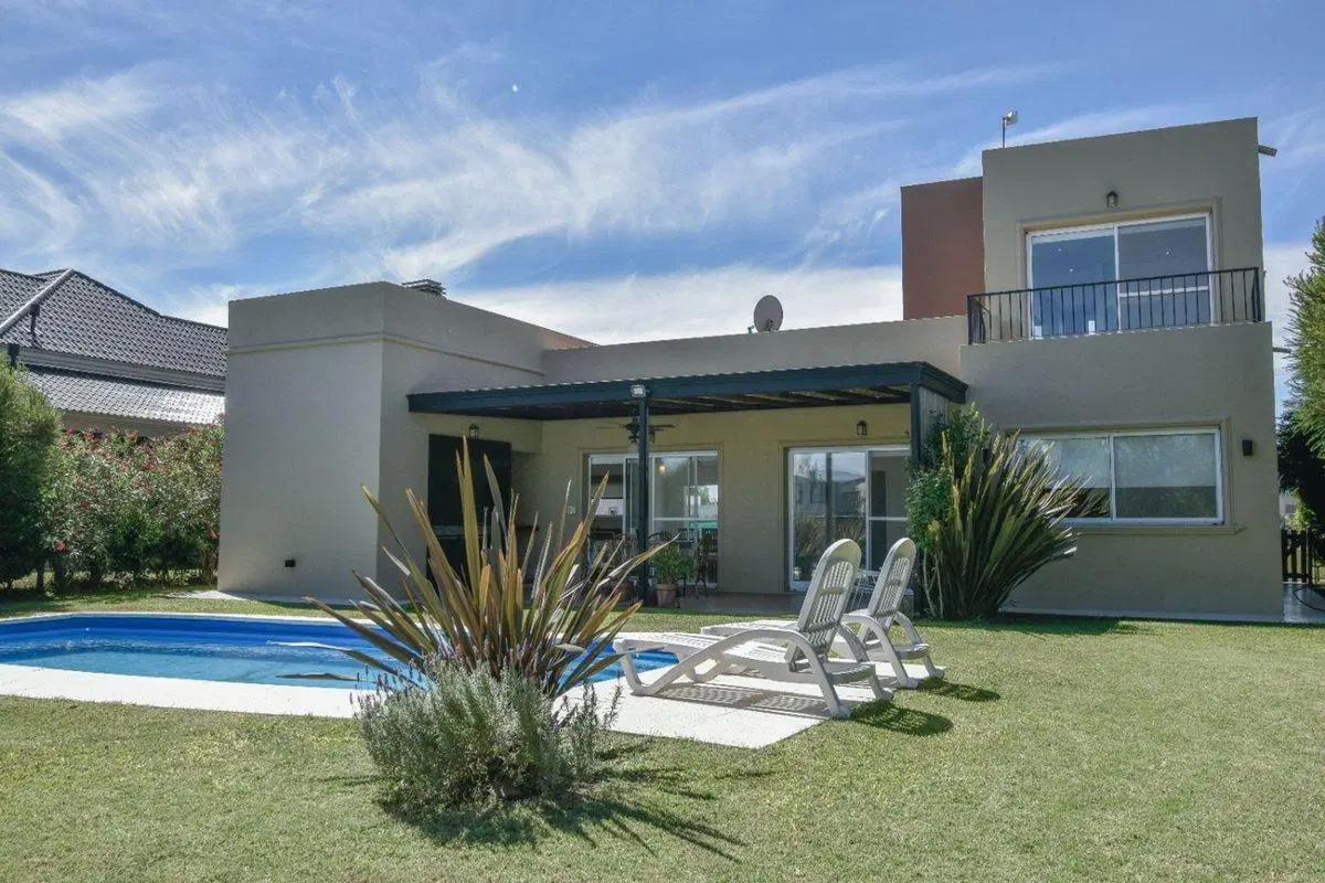 CASA EN VENTA BARRIO SAN LUCAS SALIDA LAGUNA 3