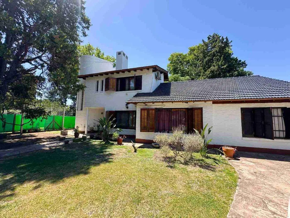 CASA EN VENTA EN EL TREBOL, EZEIZA 6 AMBIENTES 5