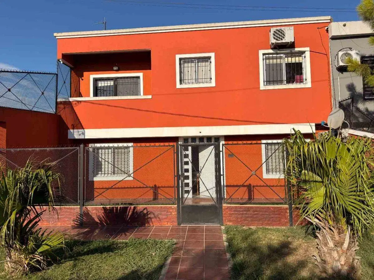 CASA EN VENTA EN EZEIZA APTA CRÉDITO CON PISCINA 4