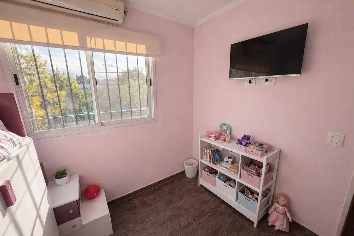 CASA EN VENTA EN EZEIZA APTA CRÉDITO CON PISCINA 3
