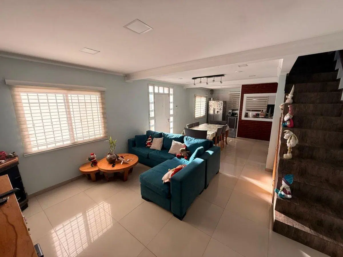 CASA EN VENTA EN EZEIZA APTA CRÉDITO CON PISCINA 8