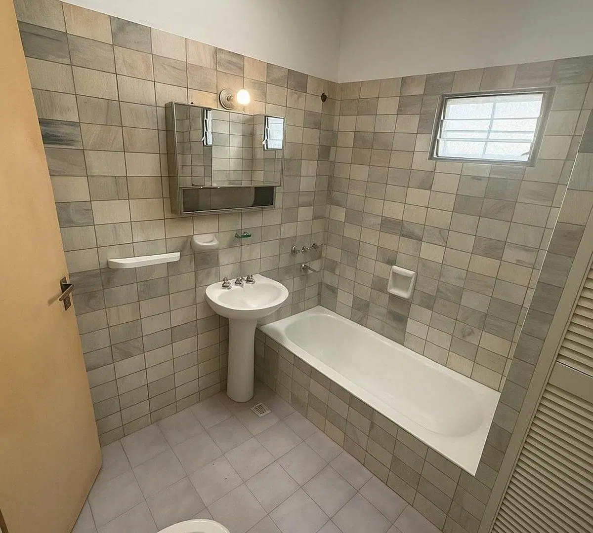 CASA EN VENTA- MONTE GRANDE - 7 AMBIENTES 5