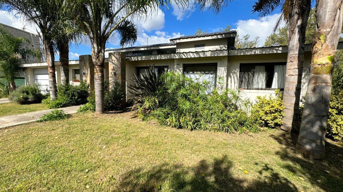 CASA EN VENTA EN LA ALAMEDA 5 AMBIENTES PERMUTA
